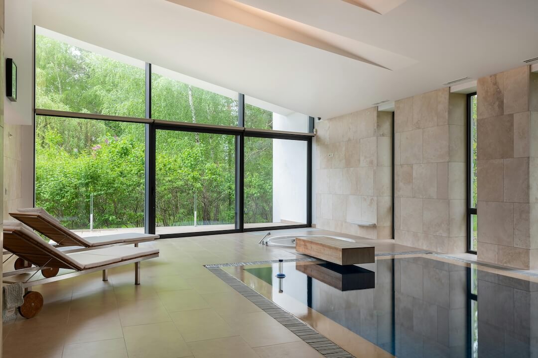 What Are the Advantages of a Saltwater Pool Vs a Chlorinated Pool Image